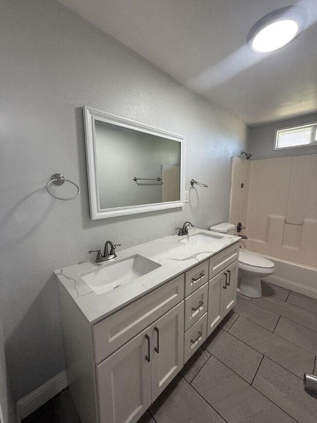 Building Photo - Charming 4-Bedroom, 2-Bath Country Home wi...