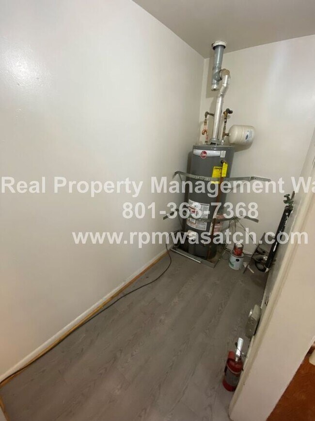 Building Photo - 1480 S Green St