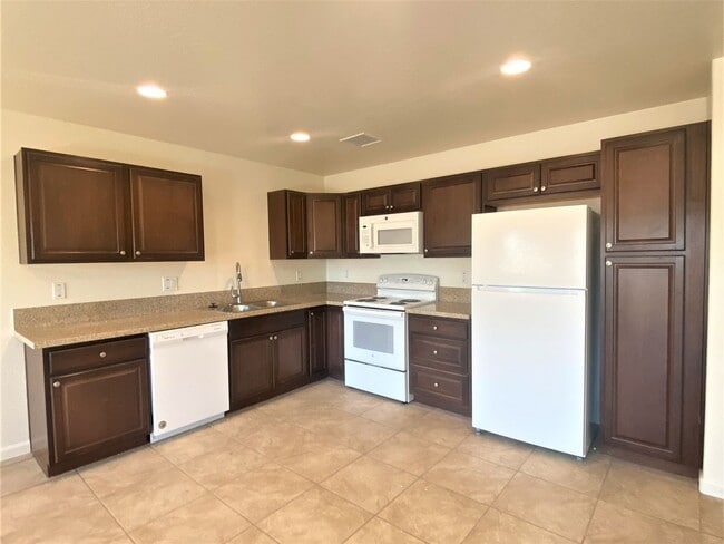 Building Photo - 6130 N Buckboard Dr