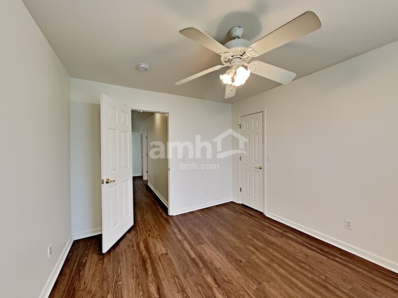 Building Photo - 1914 Amacher Dr