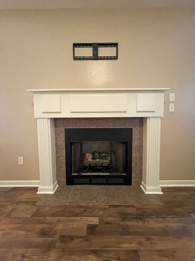 Building Photo - Convenient Sherwood Location