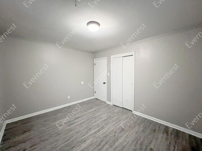 Building Photo - 7809 Bradley Dr
