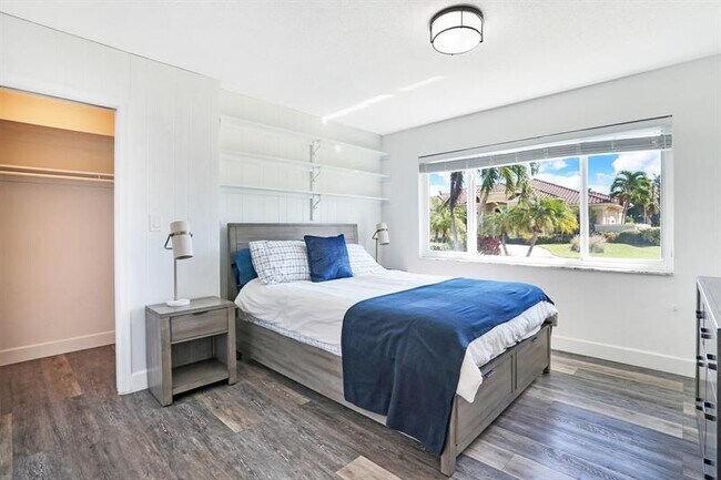 Building Photo - 4101 NE 24th Ave