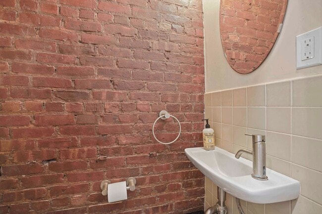 Building Photo - 284 Carroll St