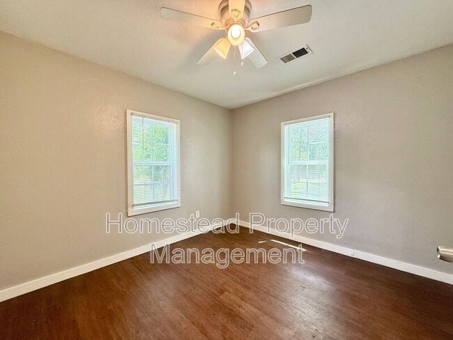 Building Photo - 4200 Altadena Ave