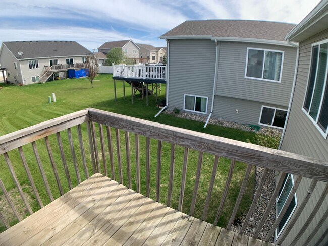 Building Photo - 3 Bed 3 Bath Single Family Home