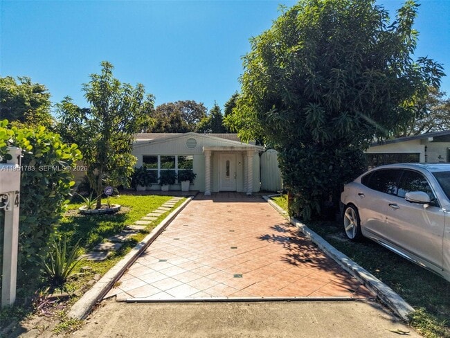 Building Photo - 1624 NE 175th St