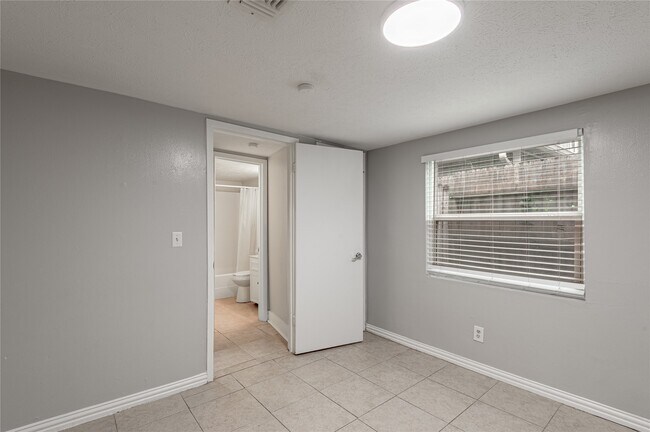 Building Photo - 26620 Primrose Ct