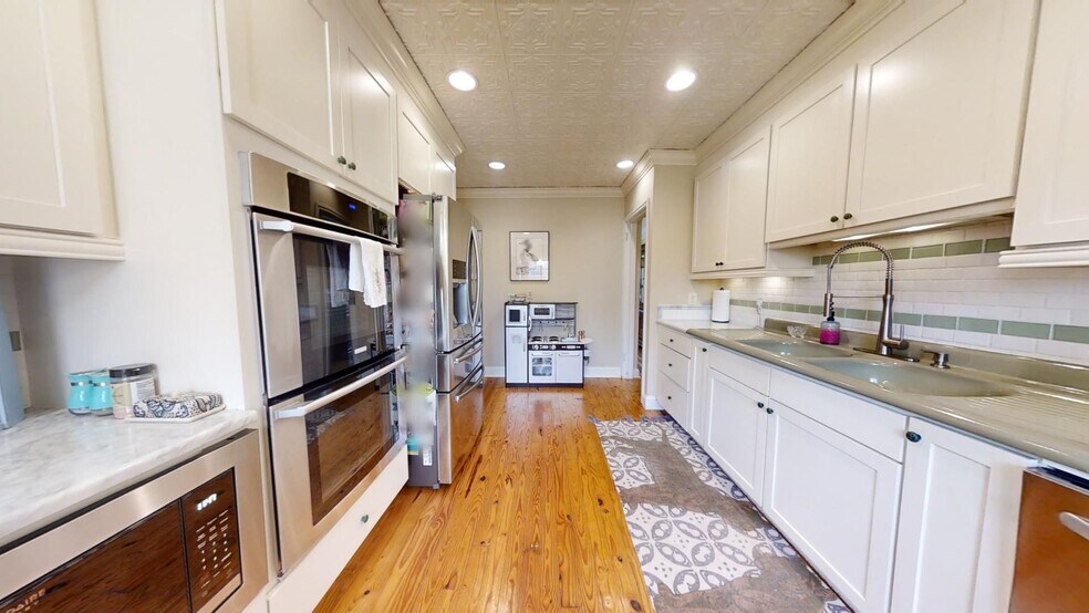 Building Photo - Gorgeous and updated home in Heart of Auburn