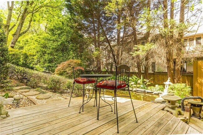 Building Photo - 2242 Lenox Walk NE