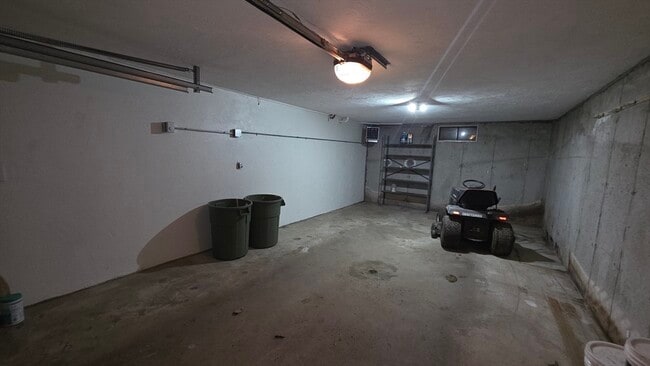 Building Photo - 13 E Brookfield Rd