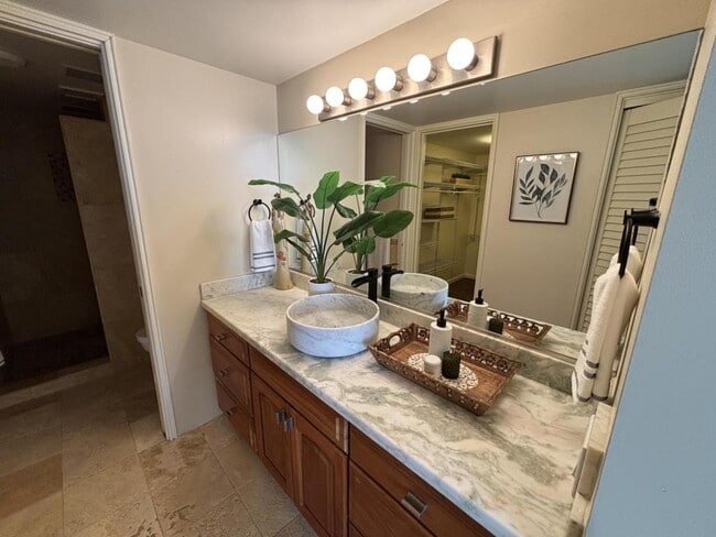 Building Photo - 1600 Ala Moana Blvd