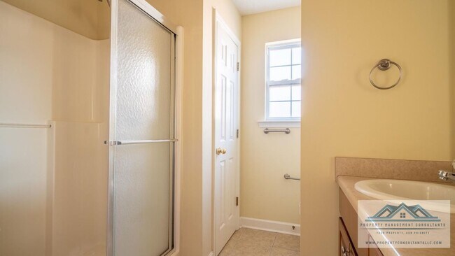 Building Photo - 5002 Blakemore Dr SE