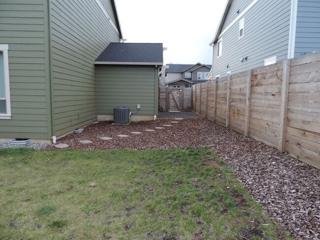 Building Photo - Application Pending - Pet Friendly, 4 Bedr...