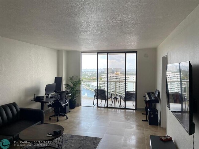 Primary Photo - 13499 Biscayne Blvd