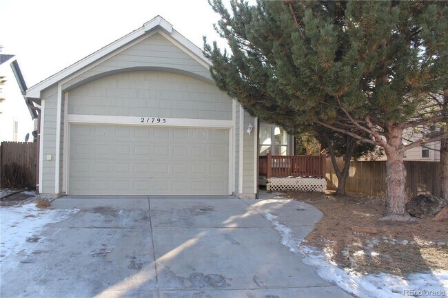 Building Photo - Home in Saddlebrook, Parker!