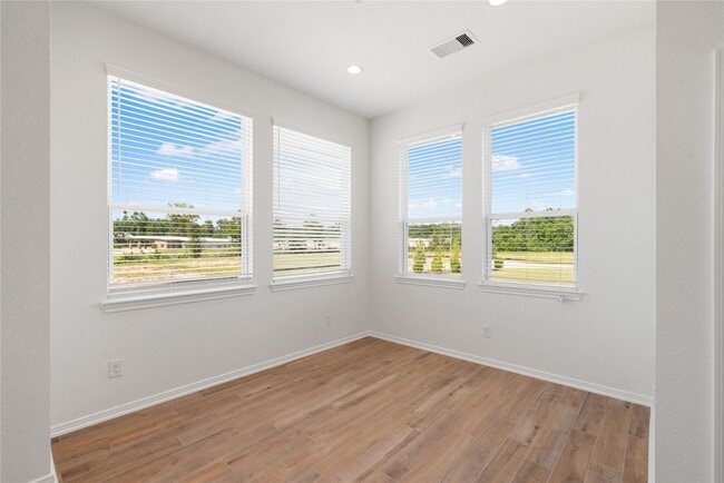 Building Photo - 611 Silver Pear Ct