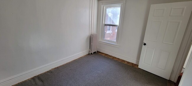 Building Photo - 220 S Madison St