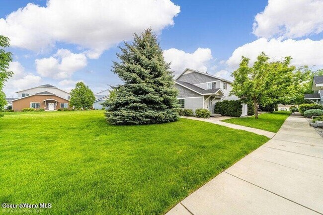 Building Photo - Beautiful Updated 3 Bedroom Condo with A/C, Garage & Fireplace in Forsythia Place!