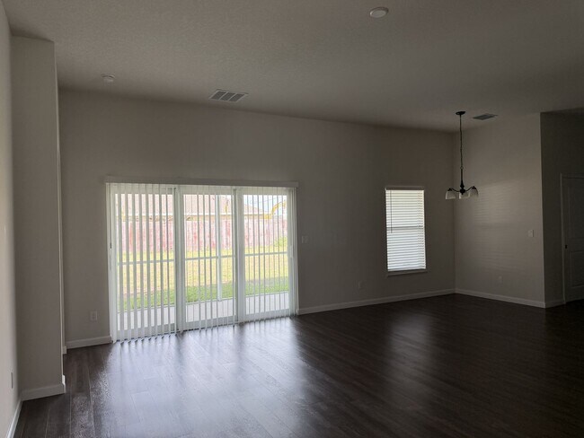 Building Photo - 4634 SW Athena Dr