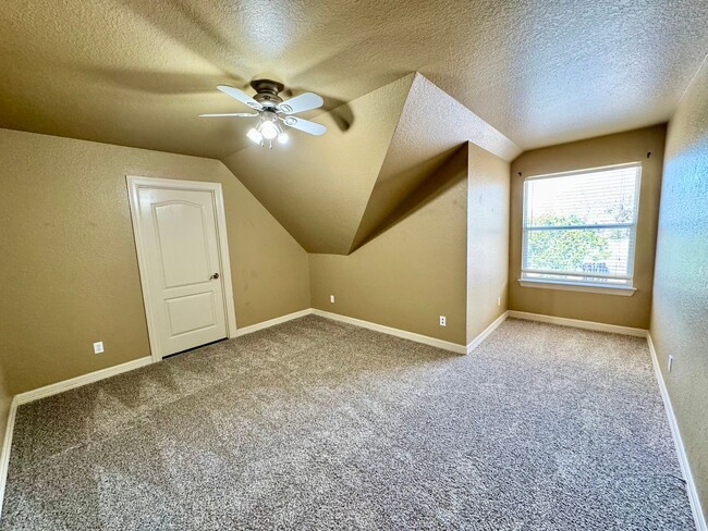 Building Photo - *COMING SOON* Luxurious 2-Story Home in Gated Stone Oak Community – Pool & Lawn Care Included