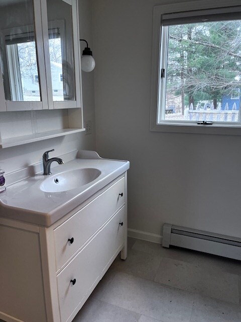 Building Photo - 172 S Maple St