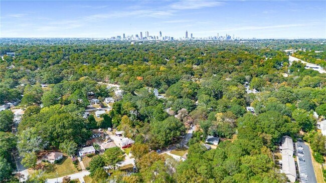 Building Photo - 2046 Settle Cir SE