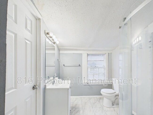 Building Photo - 3218 E 61st St