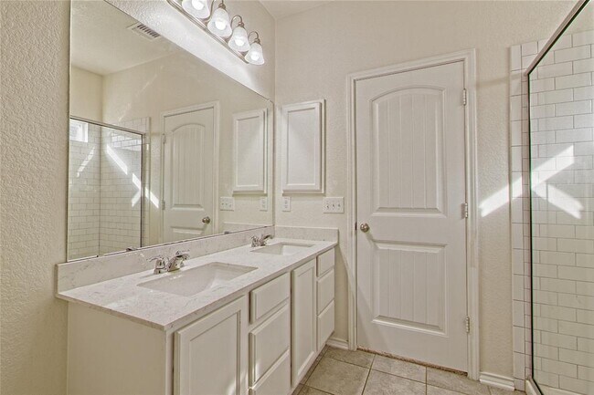 Building Photo - 413 Sheepshank Dr