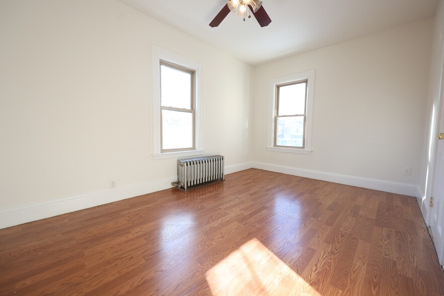 Building Photo - 31 June St