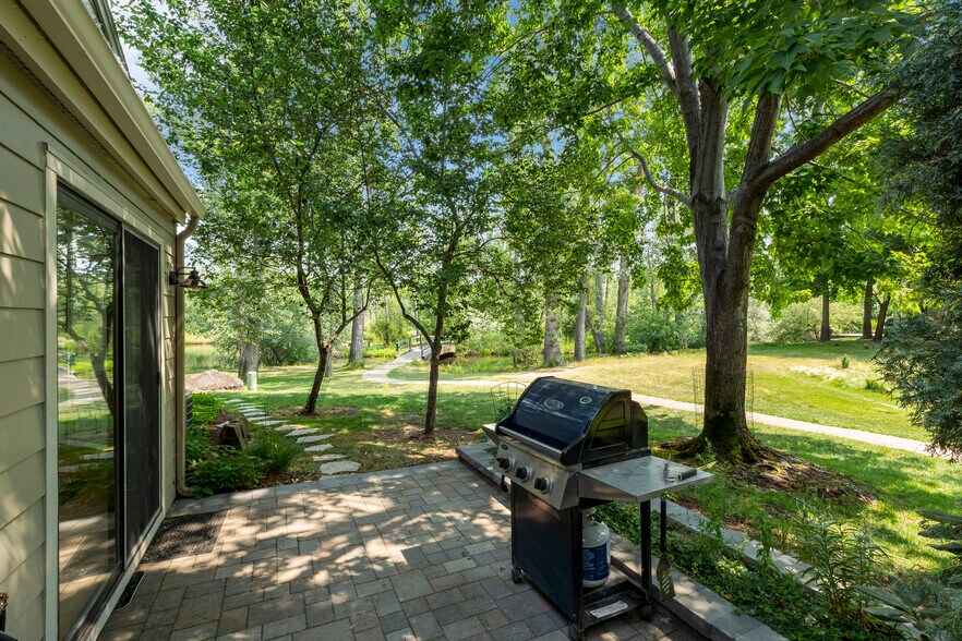 Another Patio - 1923 S Teal Ln