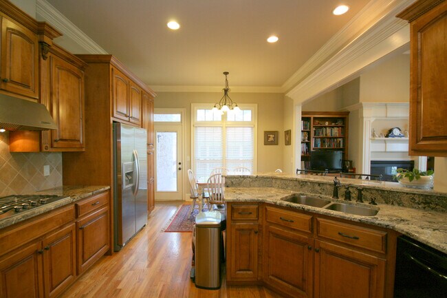 Building Photo - 27 Carriage Hill