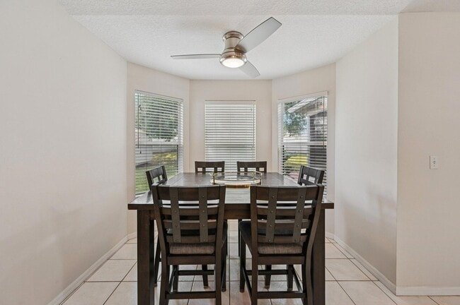 Building Photo - 5920 NW Wolverine Rd