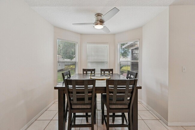 Building Photo - 5920 NW Wolverine Rd