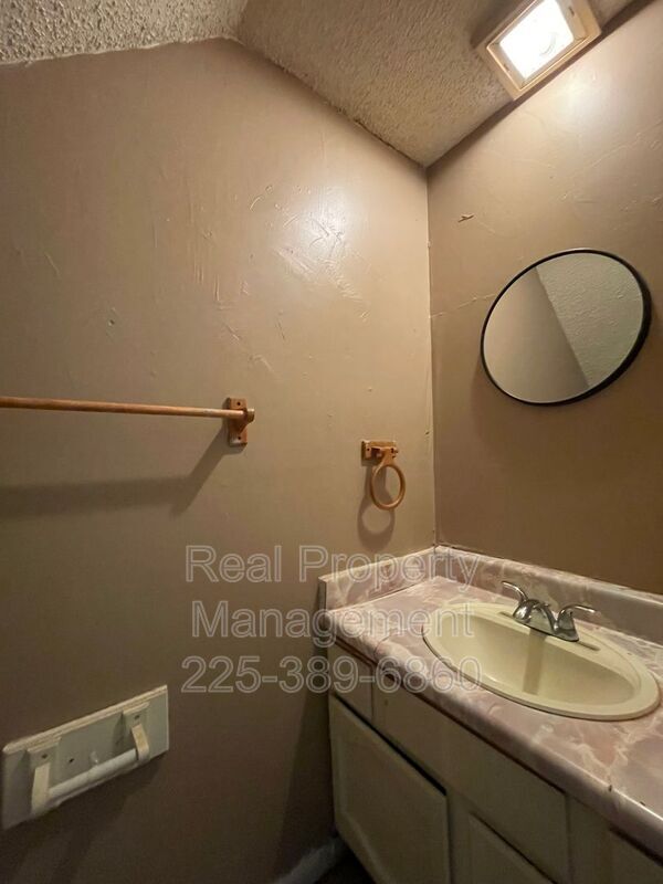 Building Photo - 750 Hospital Rd