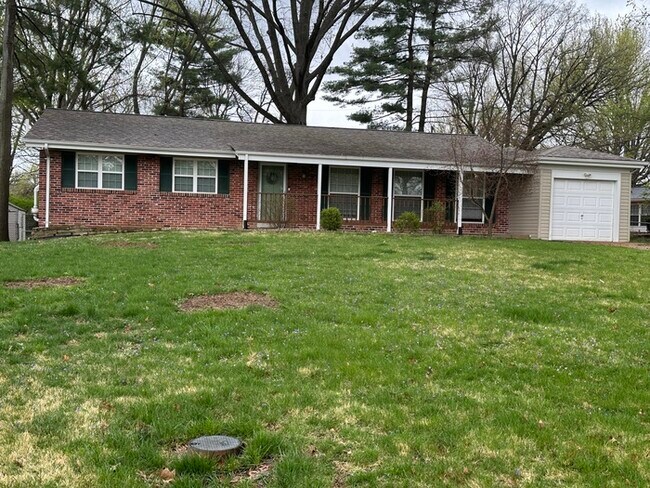 Building Photo - 3 Bedroom 2 Bathroom in Parkway North School District!