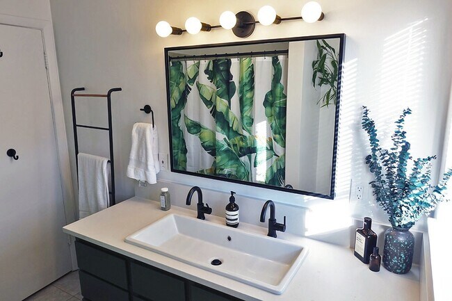 Building Photo - Hillsdale Ranch