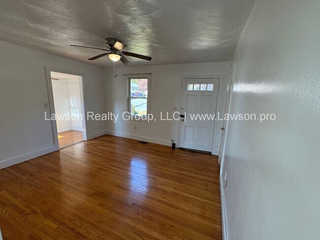 Building Photo - Charming Salem Cape Cod with Loft