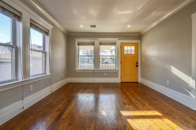 Building Photo - 40 Grant St