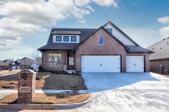 Building Photo - 5232 White Gold Ave
