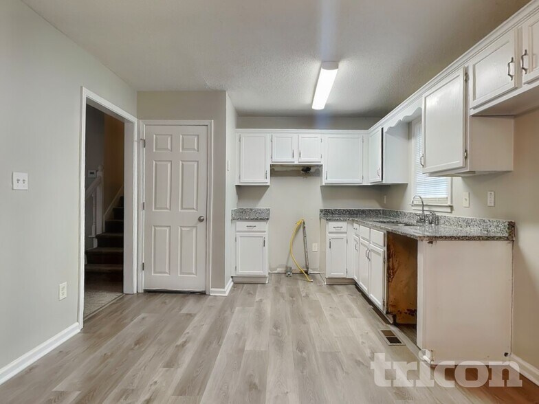 Building Photo - 48 Sumer Ln S