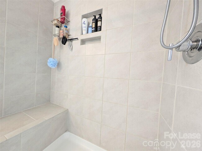 Building Photo - 626 Altamonte Dr