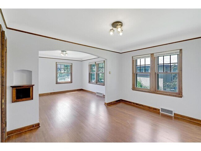 Building Photo - 5445 Chicago Ave