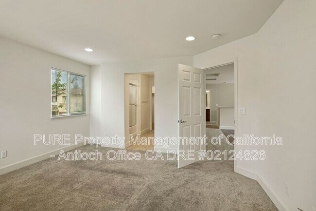 Building Photo - 60 Xena Court