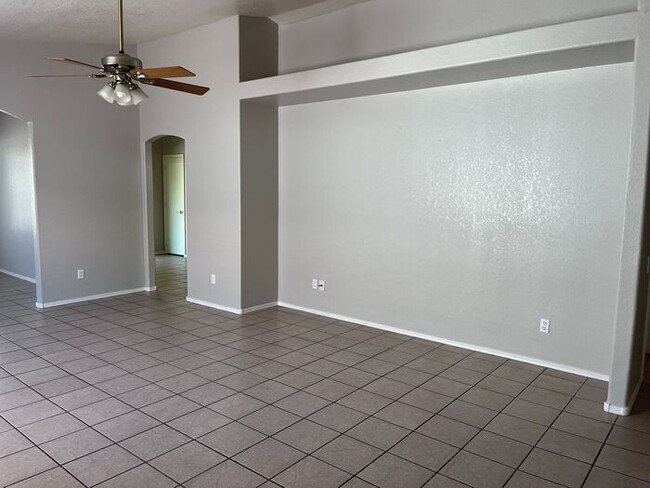 Building Photo - 3 Bed/ 2Bath Single Level Home in Ahwatukee Area