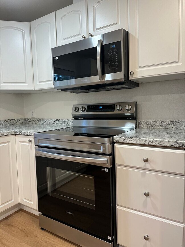 Building Photo - Completely Remodeled Home on 1 Acre in DRW