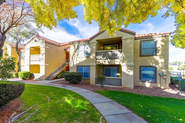 Building Photo - 3 Bedroom, 2 Full Bath Condo In Great Location