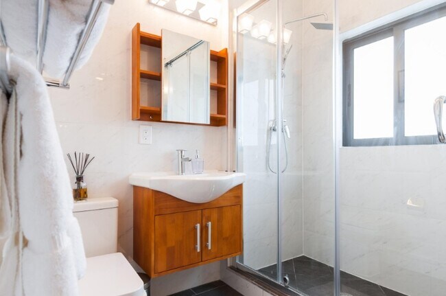 Building Photo - 4918 Park Ave