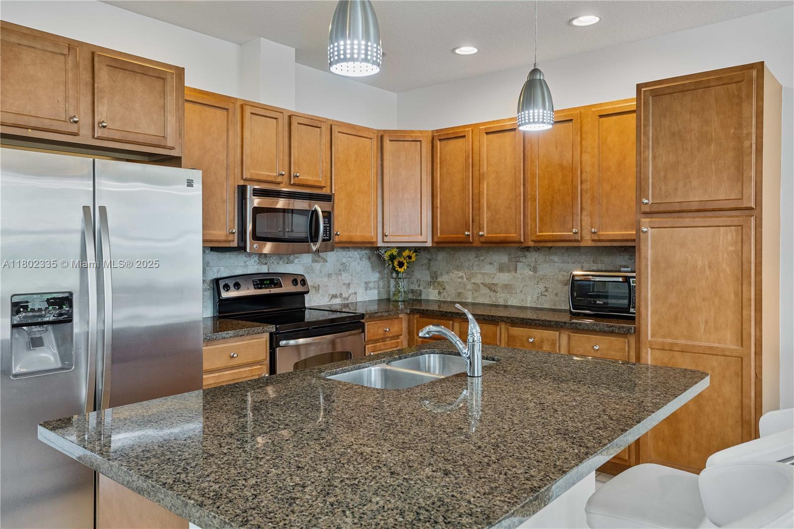 Building Photo - 4023 Cascada Cir