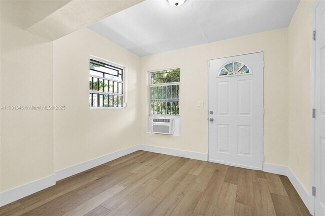 Building Photo - 511 NW 44th St